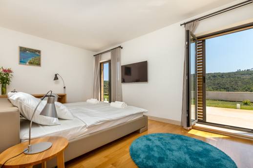 villa amalia bedroom